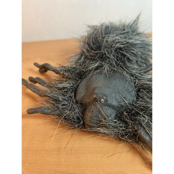 TAKE ONE 2004 Halloween Prop LED Eyes Wolf Spider on String RARE Read Desc - Picture 8 of 10